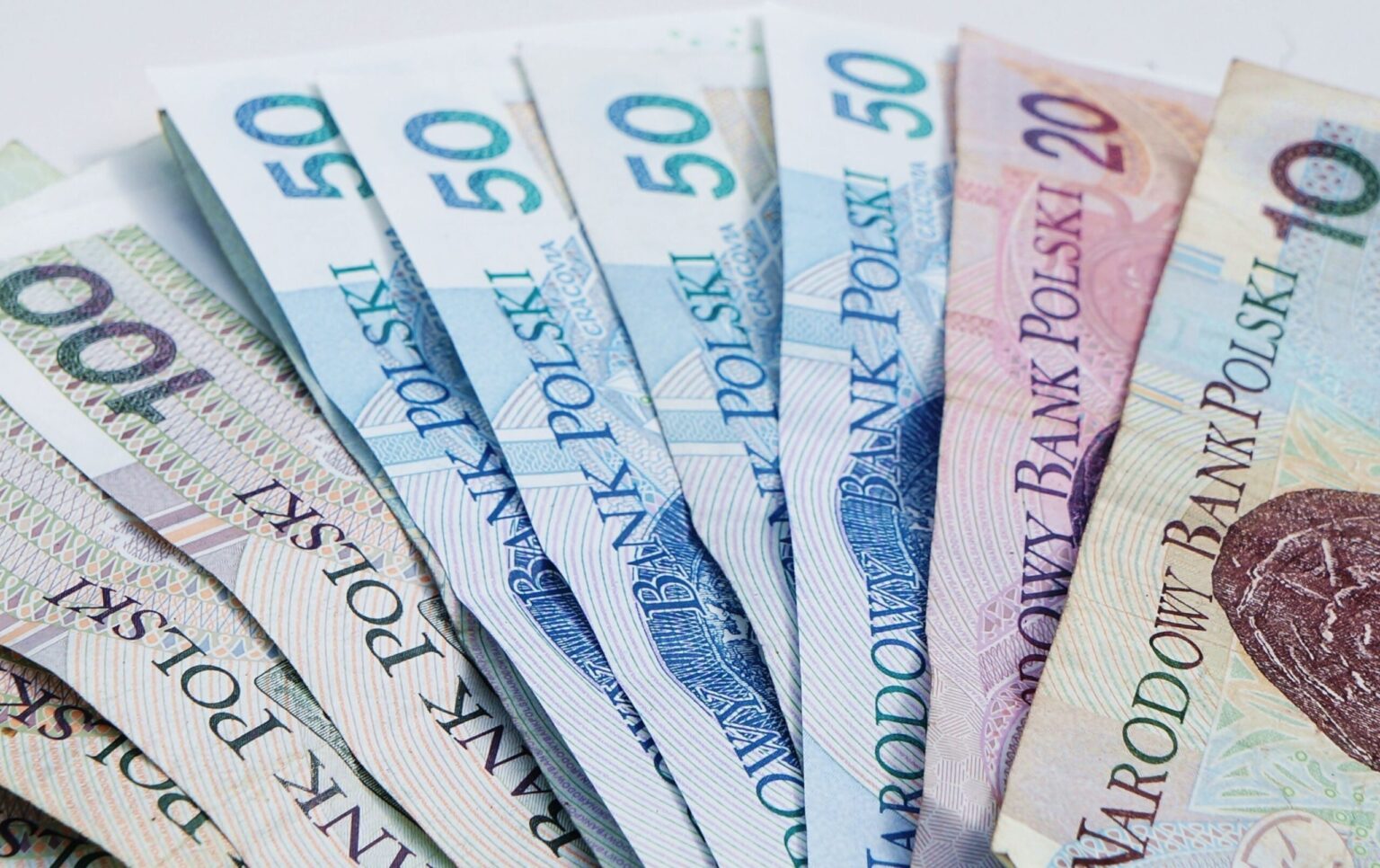 Dodatki do wynagrodzenia – rodzaje, zasady przyznawania i sposób naliczania dodatki do wynagrodzenia
