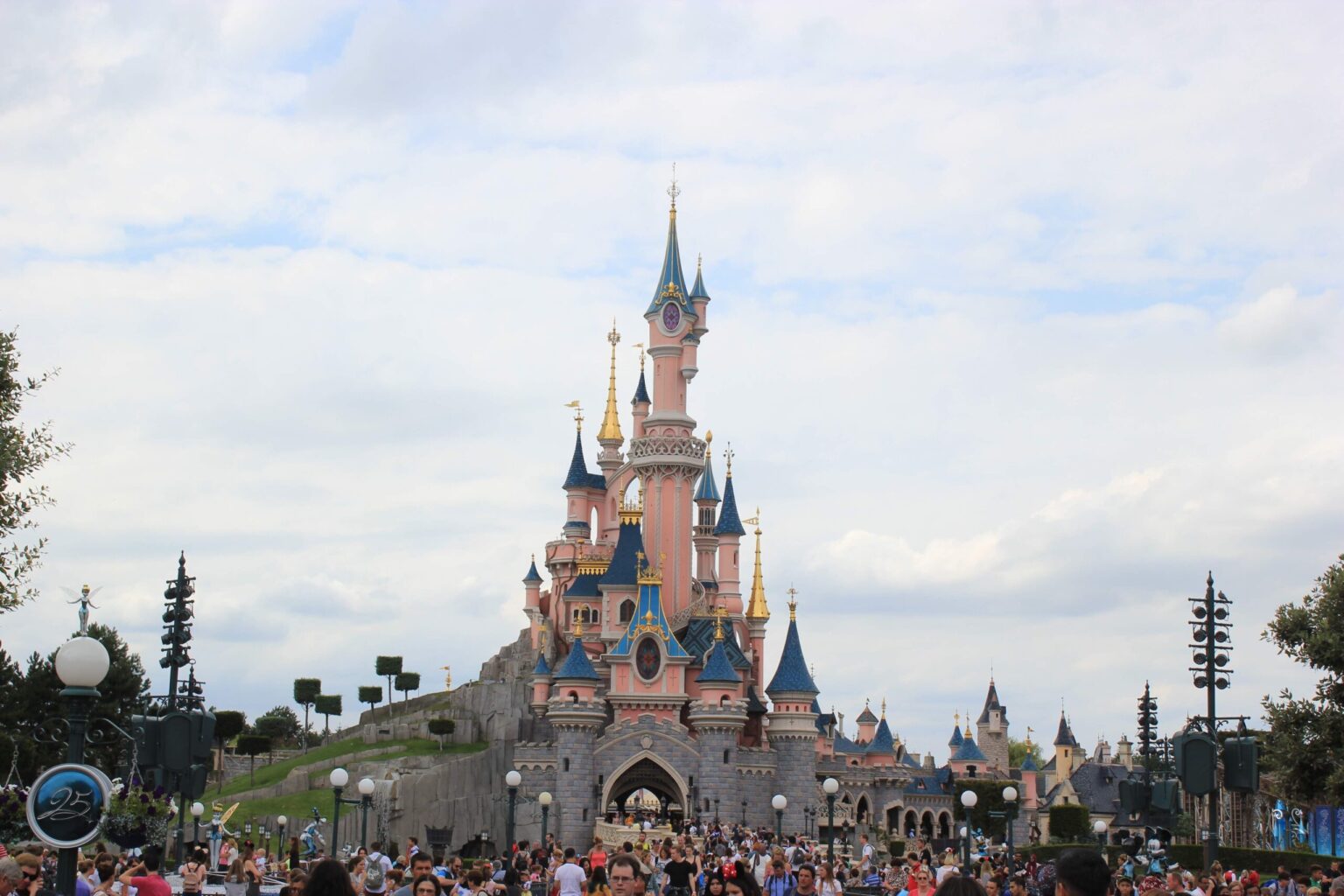 Disneyland Paryż – atrakcje, parki, bilety, noclegi i planowanie niezapomnianej wizyty disneyland paryż