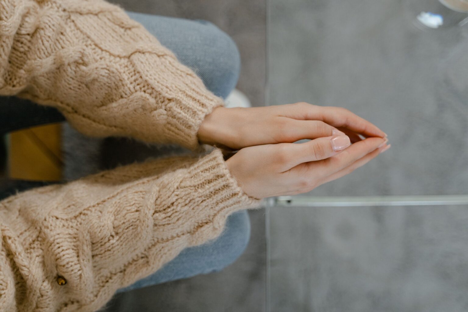 Paznokcie nude – elegancki manicure, który pasuje do każdej okazji paznokcie nude